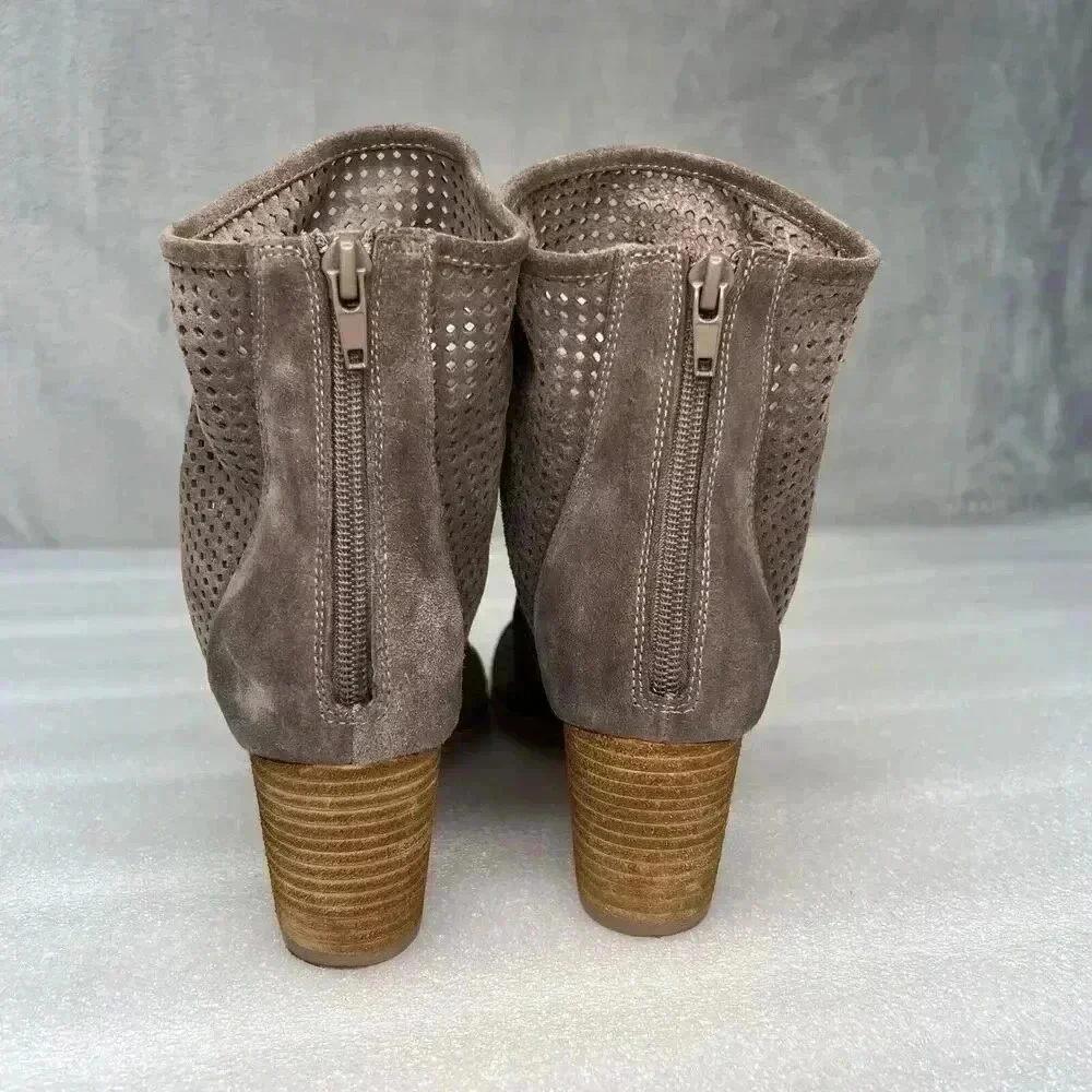 JEFFREY CAMPBELL Jenelle Laser Cut Soft Leather Bootie‎ women's 9.5 M Block Heel